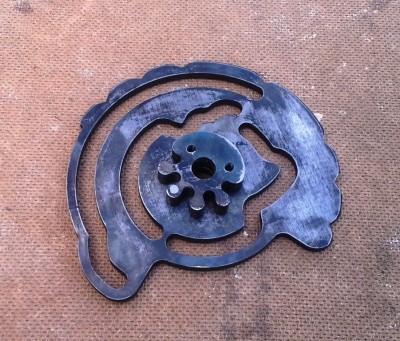 smontovaná kulisa - sešroubováno + lepeno Loctite