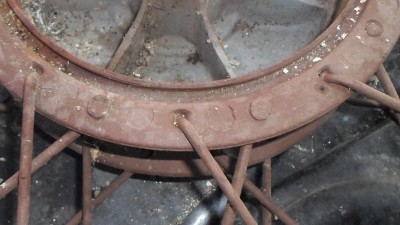 Dněpr kolo dráty.jpg