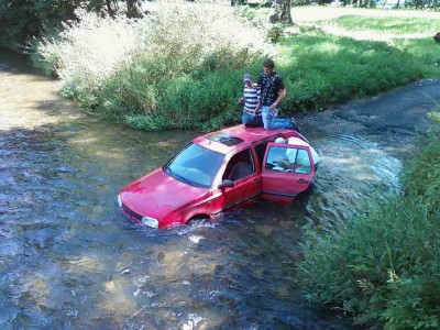 Zapomněl, že nejede s traaktorem